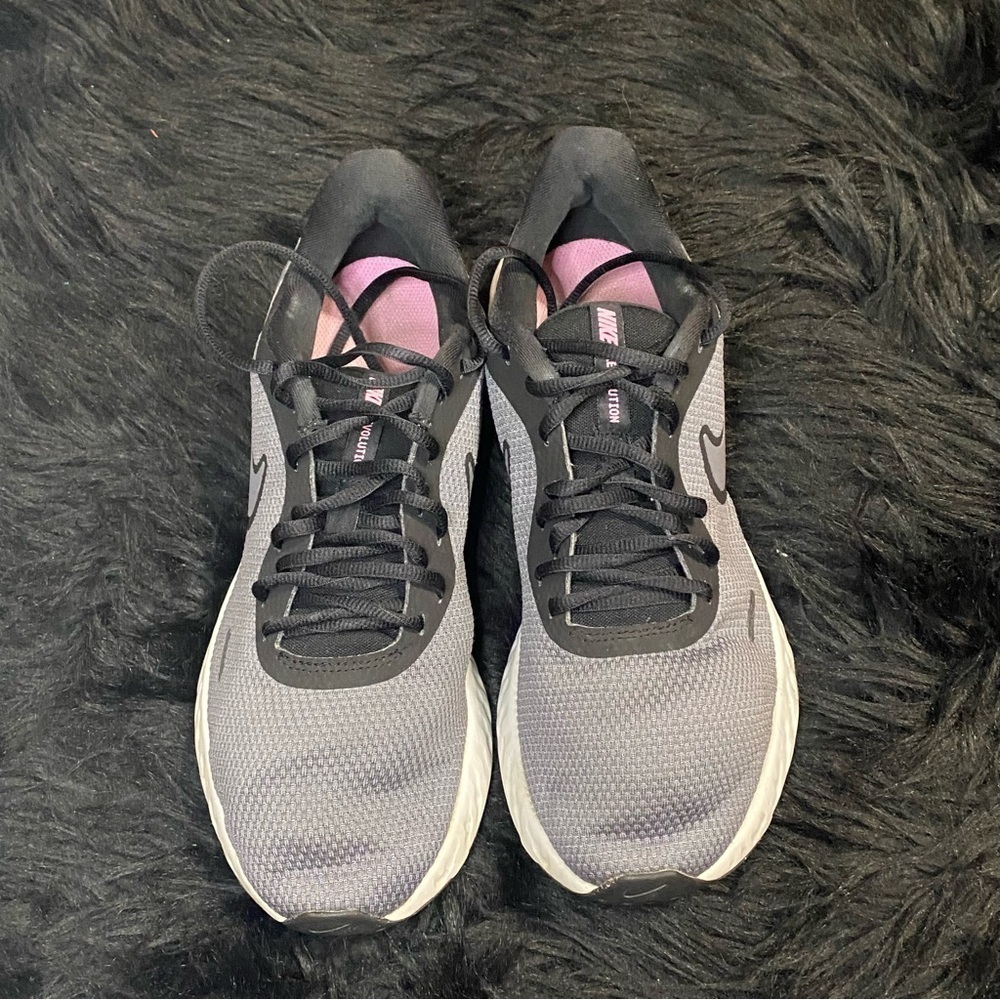 Nike Revolution 5 Running Shoes Women’s size 12 W Pink Black and Gray - Picture 2 of 14